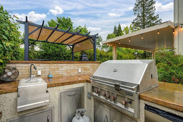 100 Bayline Circle, Folsom, CA 95630