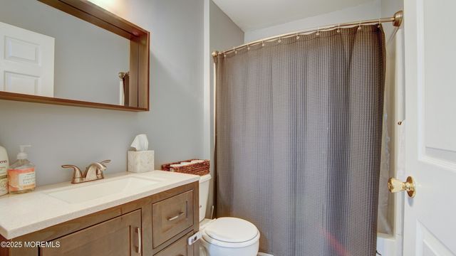 53 Winged Foot Court, Howell, NJ 07731