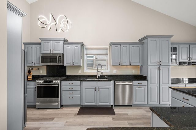 8331 Doubletree Drive N, Crown Point, IN 46307