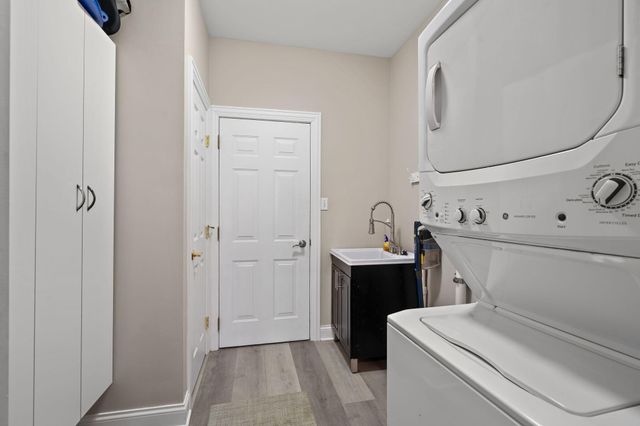 8331 Doubletree Drive N, Crown Point, IN 46307