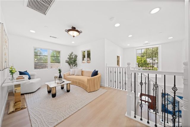 824 Ocean View Avenue, Monrovia, CA 91016
