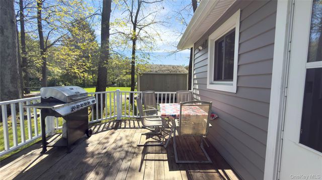52 Holt Road, Hyde Park, NY 12538