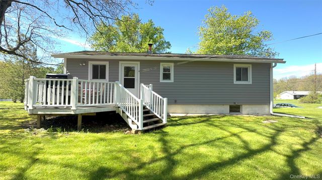 52 Holt Road, Hyde Park, NY 12538