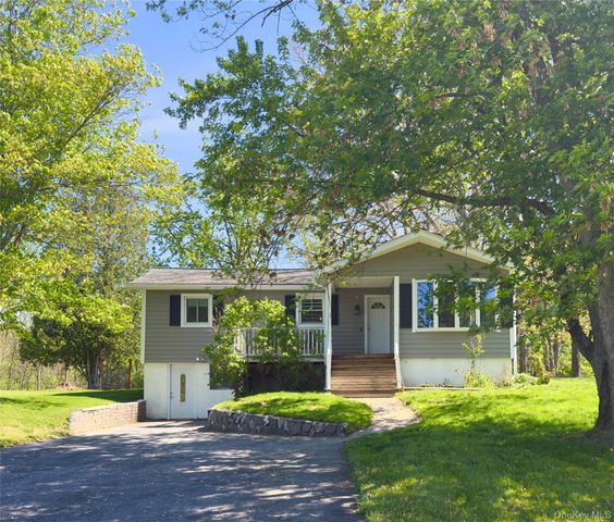 52 Holt Road, Hyde Park, NY 12538