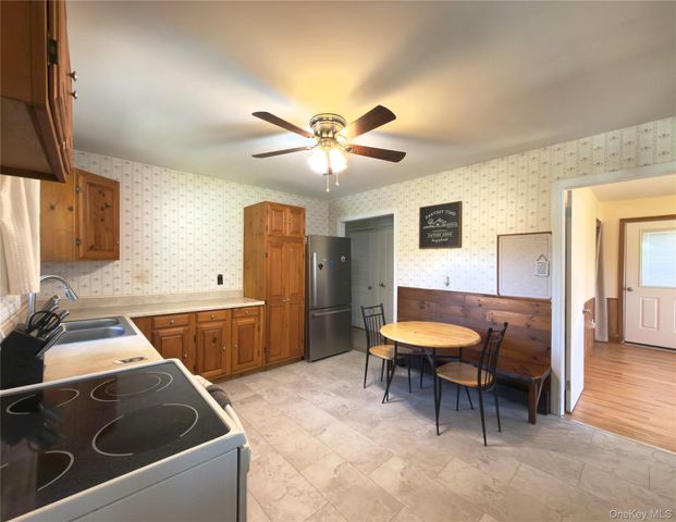 52 Holt Road, Hyde Park, NY 12538