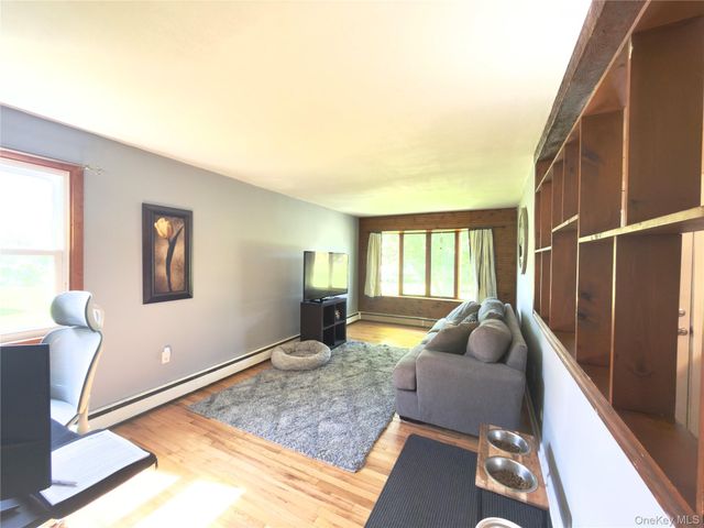 52 Holt Road, Hyde Park, NY 12538