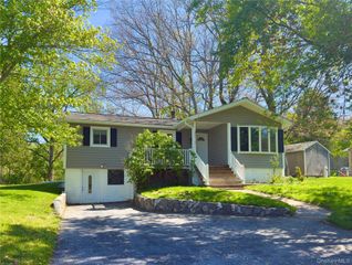 52 Holt Road, Hyde Park, NY 12538