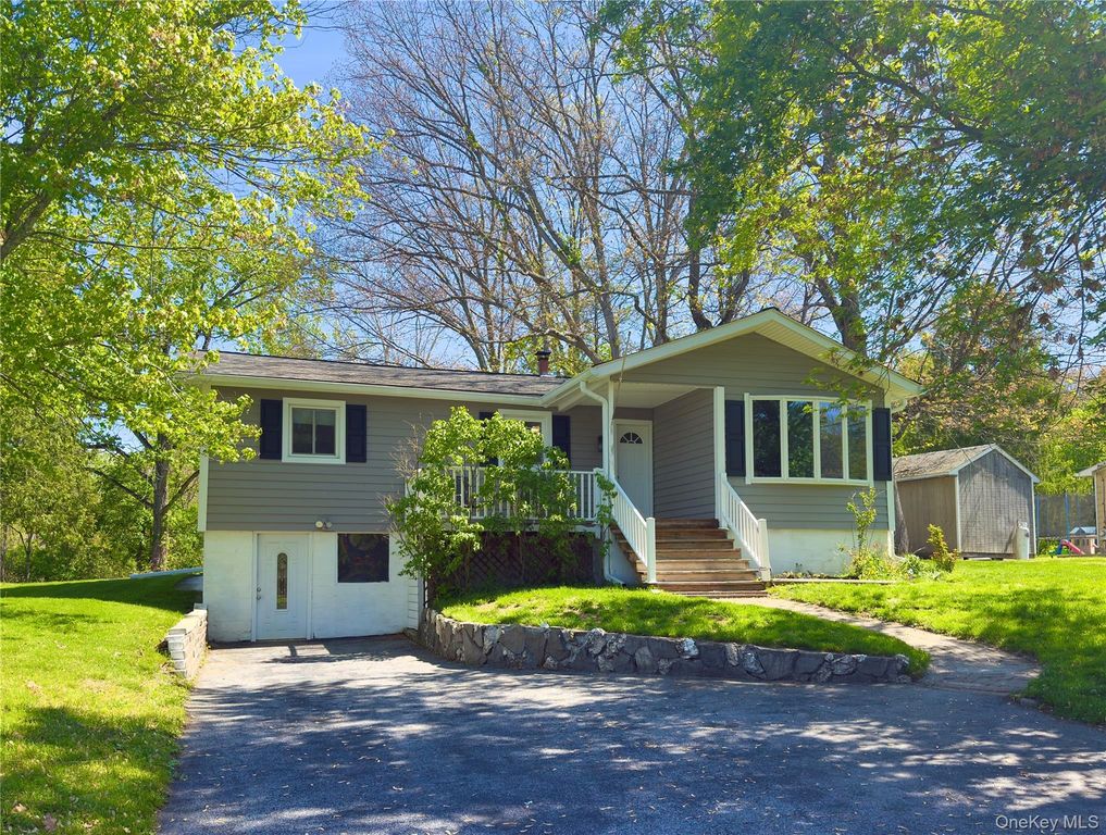 52 Holt Road, Hyde Park, NY 12538