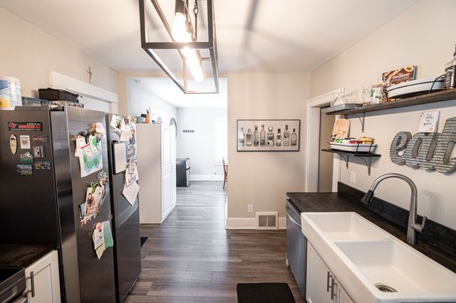 1411 Guthrie Avenue, Des Moines, IA 50316