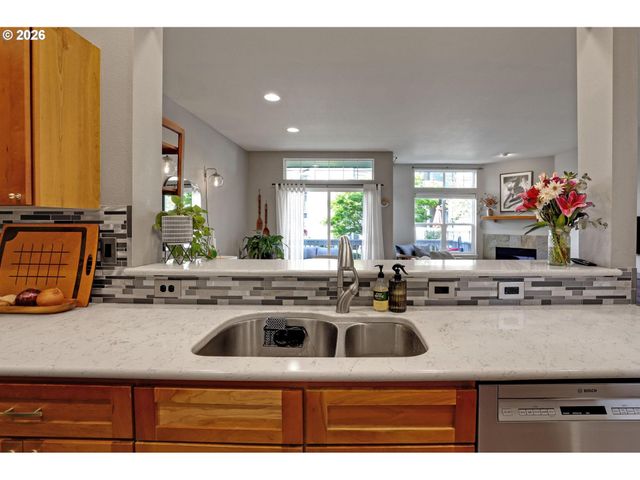 12224 Sw MEADER Way, Beaverton, OR 97008
