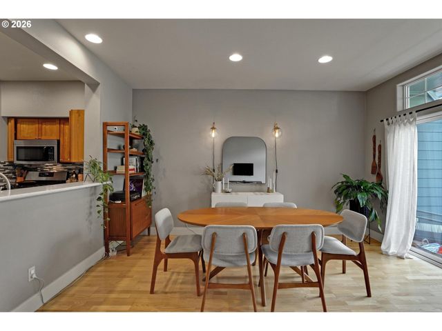 12224 Sw MEADER Way, Beaverton, OR 97008