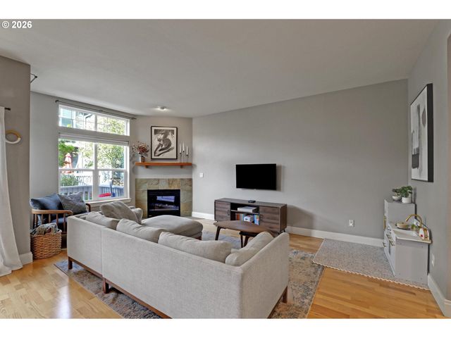 12224 Sw MEADER Way, Beaverton, OR 97008