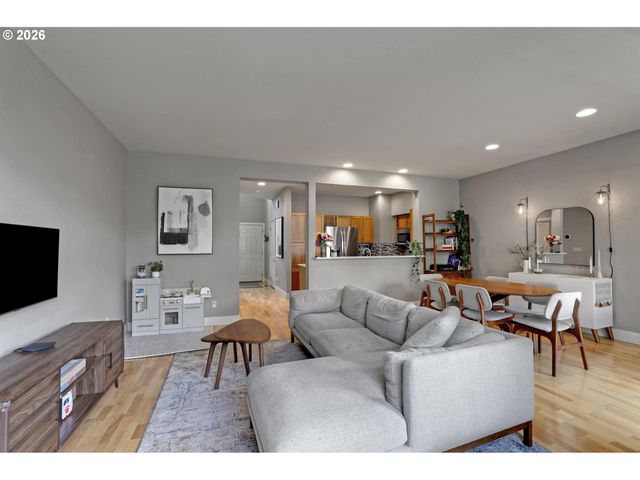 12224 Sw MEADER Way, Beaverton, OR 97008