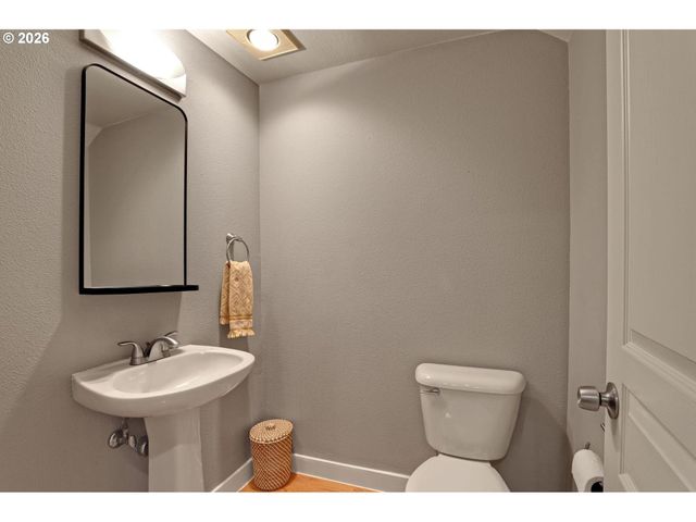 12224 Sw MEADER Way, Beaverton, OR 97008