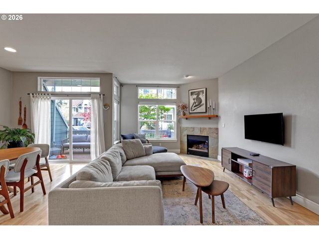 12224 Sw MEADER Way, Beaverton, OR 97008