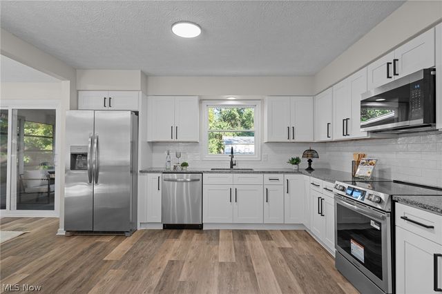 239 Indian Hills Drive, Tallmadge, OH 44278