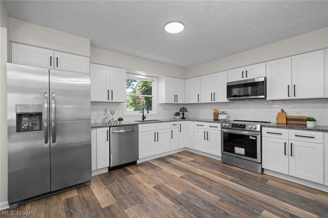 239 Indian Hills Drive, Tallmadge, OH 44278