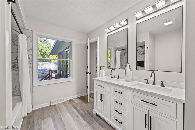 239 Indian Hills Drive, Tallmadge, OH 44278