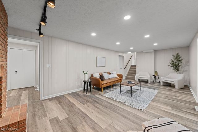 239 Indian Hills Drive, Tallmadge, OH 44278
