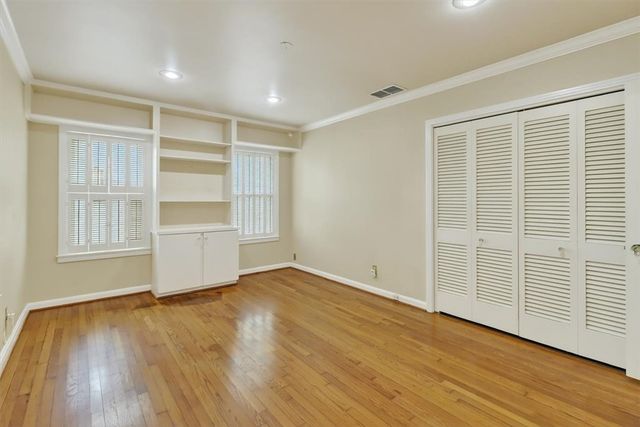 4271 Ocean Dr, Corpus Christi, TX 78411