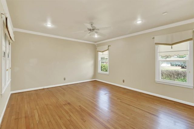 4271 Ocean Dr, Corpus Christi, TX 78411