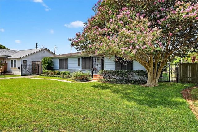 4271 Ocean Dr, Corpus Christi, TX 78411