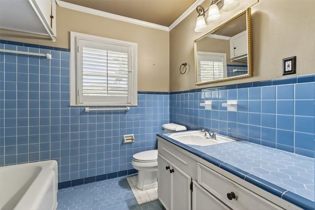 4271 Ocean Dr, Corpus Christi, TX 78411