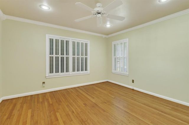 4271 Ocean Dr, Corpus Christi, TX 78411