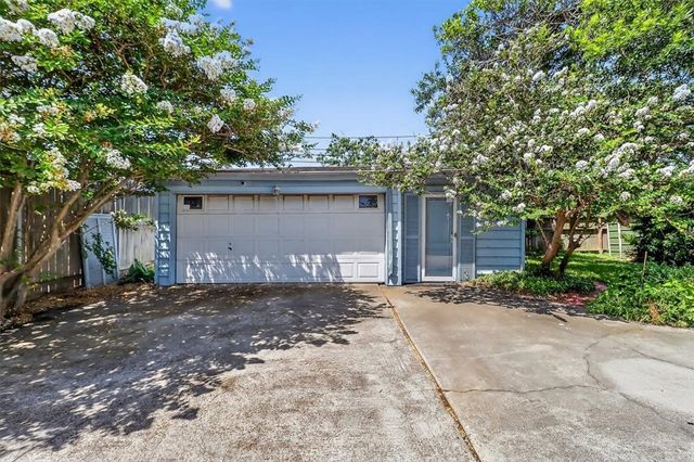 4271 Ocean Dr, Corpus Christi, TX 78411