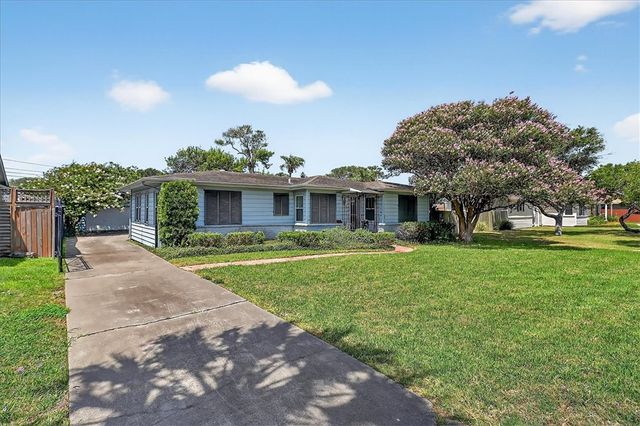 4271 Ocean Dr, Corpus Christi, TX 78411