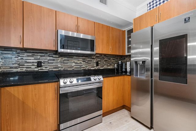 806 E Windward Way 213, Lantana, FL 33462