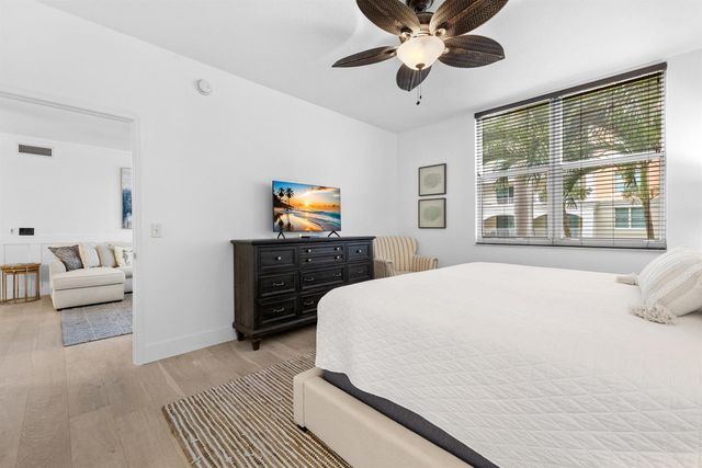 806 E Windward Way 213, Lantana, FL 33462