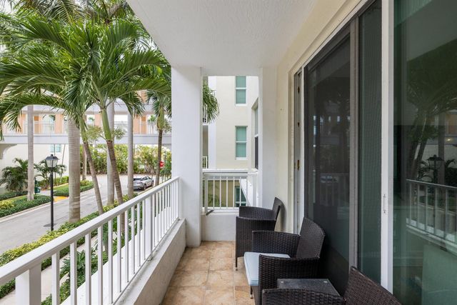806 E Windward Way 213, Lantana, FL 33462
