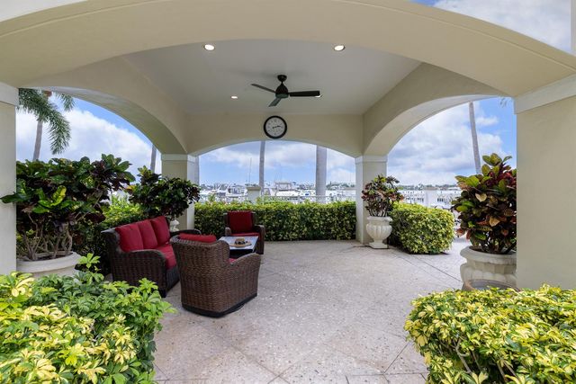 806 E Windward Way 213, Lantana, FL 33462