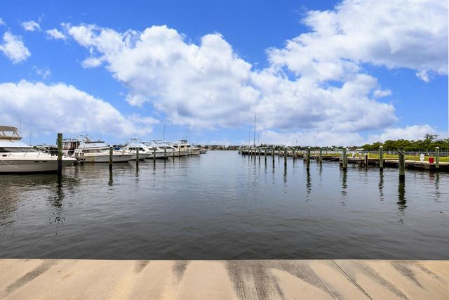 806 E Windward Way 213, Lantana, FL 33462