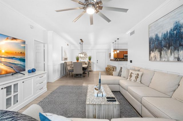806 E Windward Way 213, Lantana, FL 33462