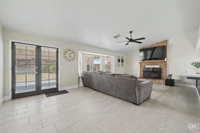524 Quail Rock Avenue, Bakersfield, CA 93308