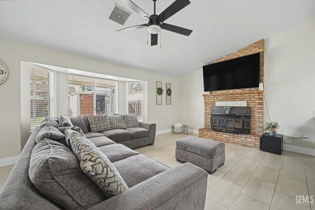 524 Quail Rock Avenue, Bakersfield, CA 93308
