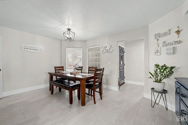 524 Quail Rock Avenue, Bakersfield, CA 93308