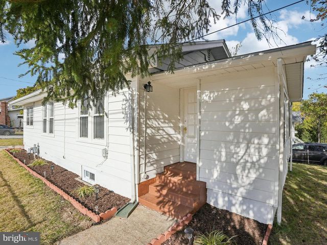 1001 SUNSET ST, Marcus Hook, PA 19061