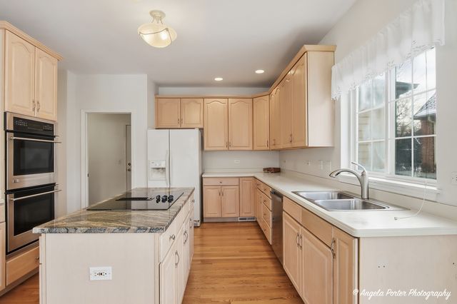 7390 Bittersweet Drive, Gurnee, IL 60031