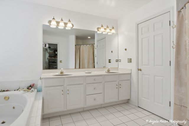 7390 Bittersweet Drive, Gurnee, IL 60031