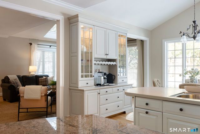 10 Hinchley Wood, Farmington, CT 06032