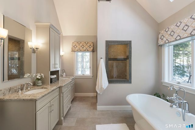 10 Hinchley Wood, Farmington, CT 06032