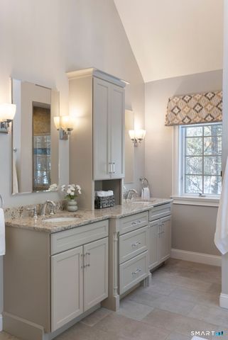 10 Hinchley Wood, Farmington, CT 06032