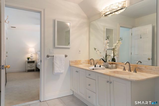 10 Hinchley Wood, Farmington, CT 06032