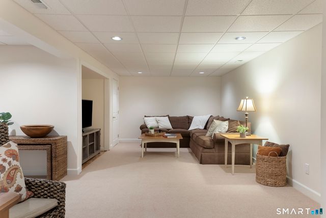 10 Hinchley Wood, Farmington, CT 06032