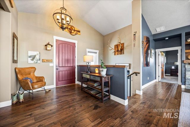 5886 Whispering Hills Dr., Marsing, ID 83639
