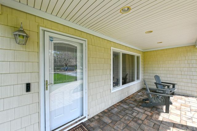 51 Fairfields Lane, Huntington Station, NY 11746