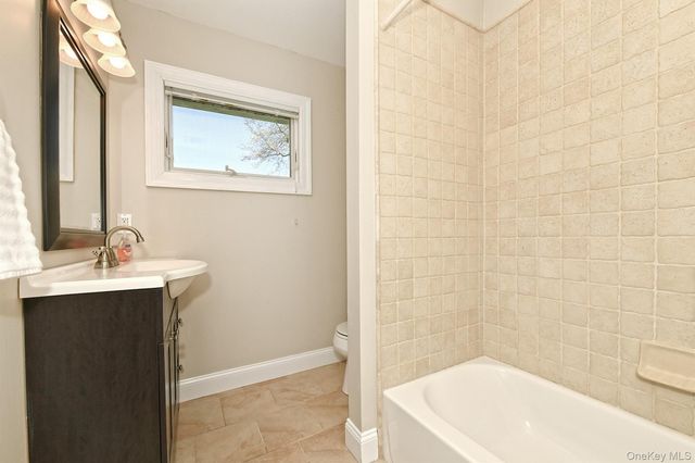 51 Fairfields Lane, Huntington Station, NY 11746